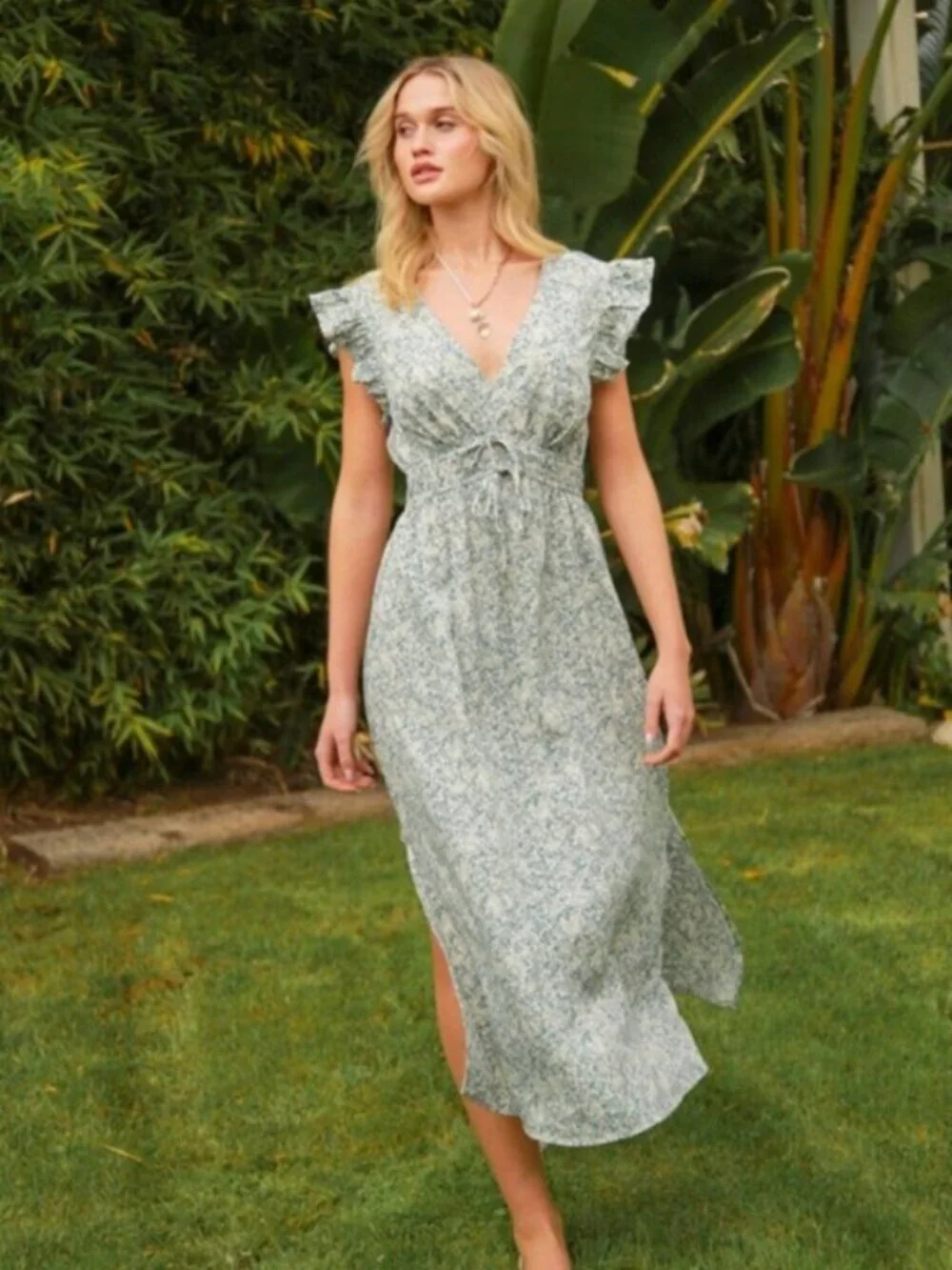 HEM & THREAD Floral Smocked Flutter Sleeve Midi Dress Blue Size S NWT - Picture 1 of 6